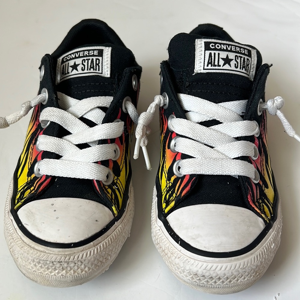 Boys low top Converse size 12. Good condition! Clean smoke free home.